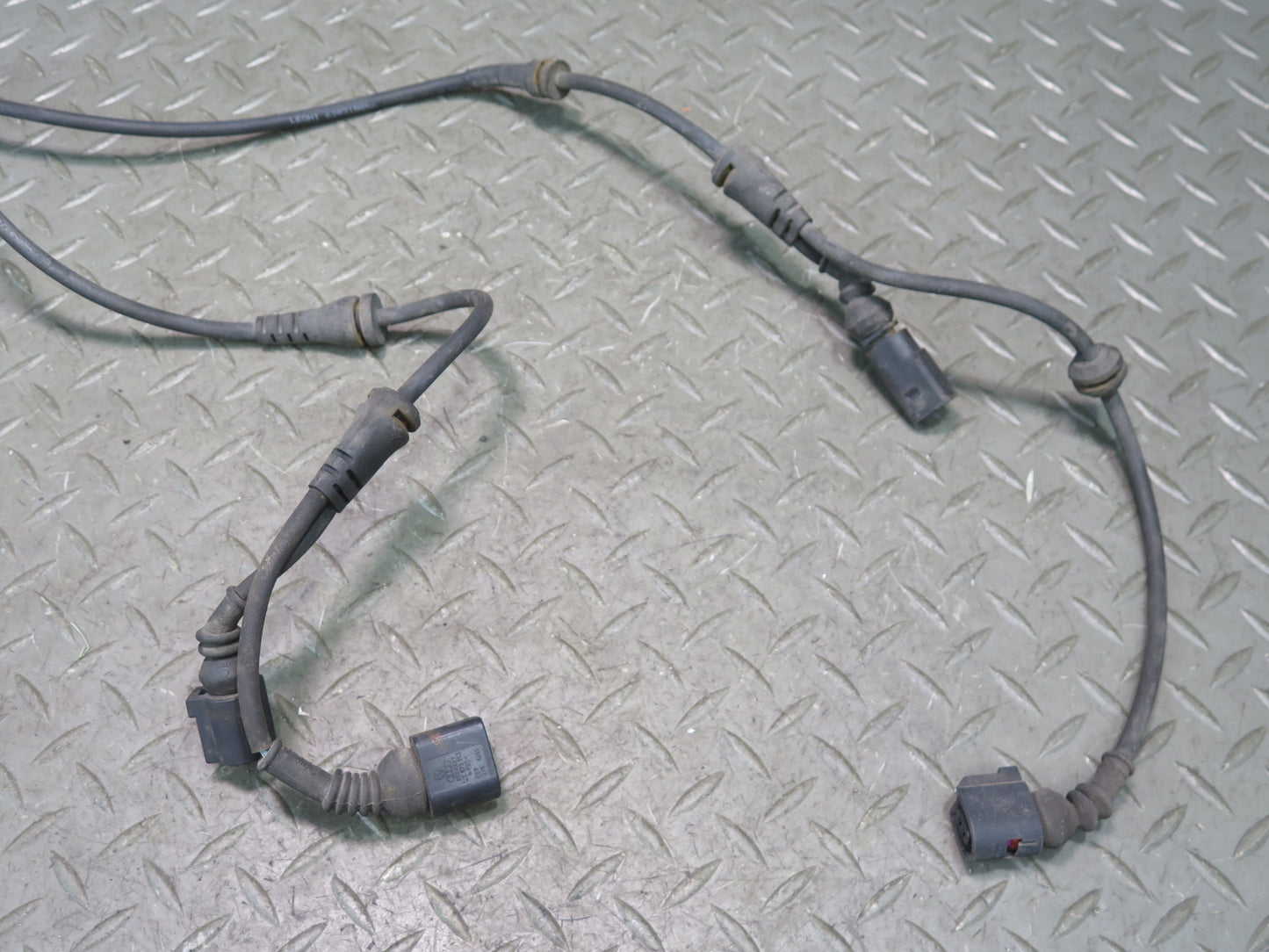 2003-2010 Porsche Cayenne 955 Front Right Wheel ABS Speed Sensor