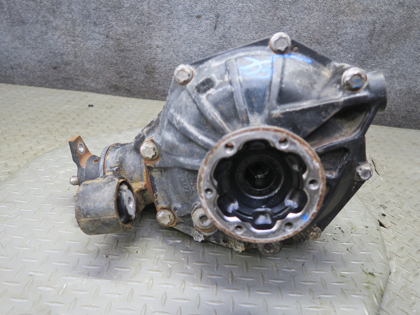 16-24 Chevrolet Camaro SS LT1 A/T Rear Axle Differential Carrier 2.77 Ratio OEM