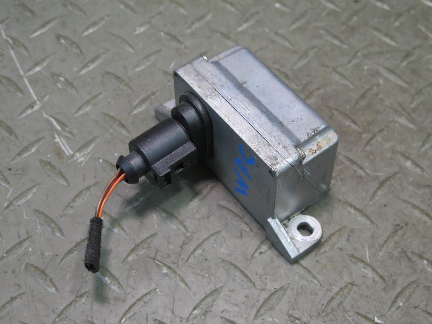 2003-2006 Porsche Cayenne 955 Turbo YAW Turn Rate Acceleration Speed Sensor
