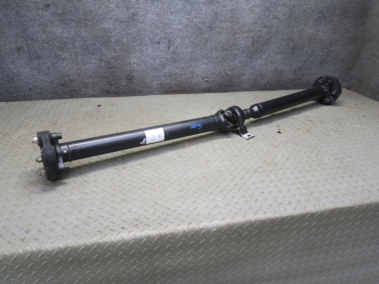 16-24 Chevrolet Camaro SS LT1 6.2L A/T Rear Drive Shaft Drievshaft 84307000 OEM