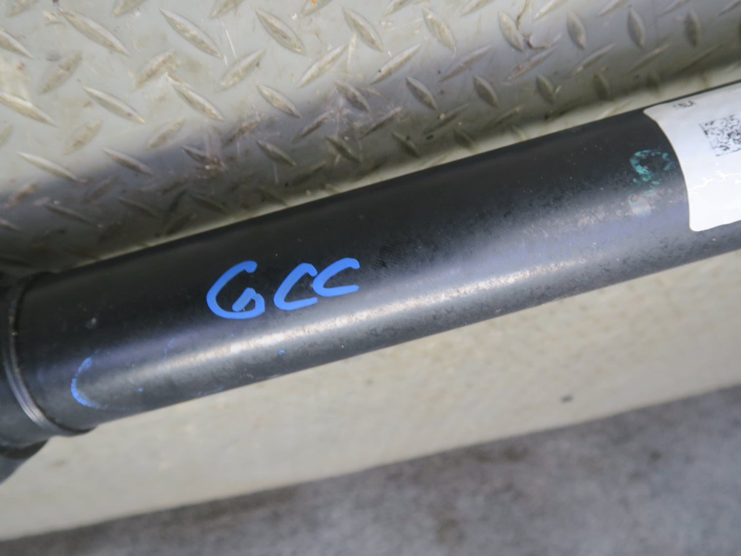 16-24 Chevrolet Camaro SS LT1 6.2L A/T Rear Drive Shaft Drievshaft 84307000 OEM