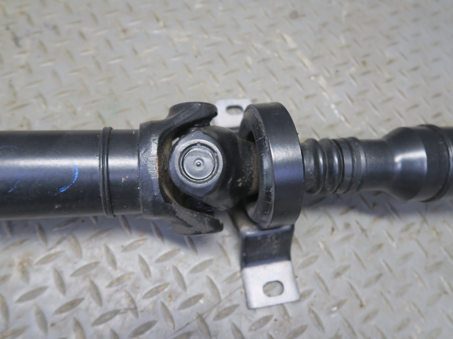 16-24 Chevrolet Camaro SS LT1 6.2L A/T Rear Drive Shaft Drievshaft 84307000 OEM