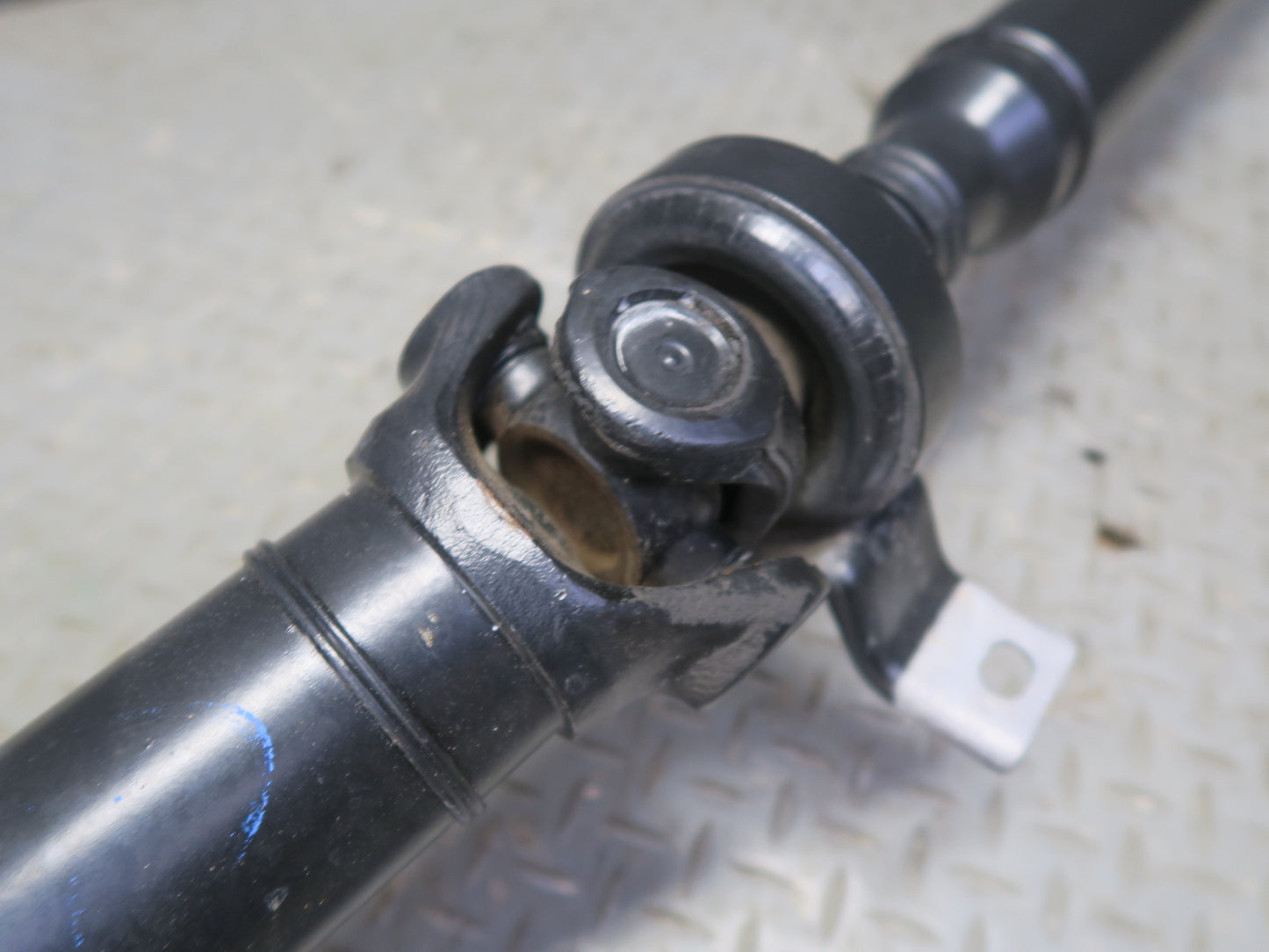 16-24 Chevrolet Camaro SS LT1 6.2L A/T Rear Drive Shaft Drievshaft 84307000 OEM