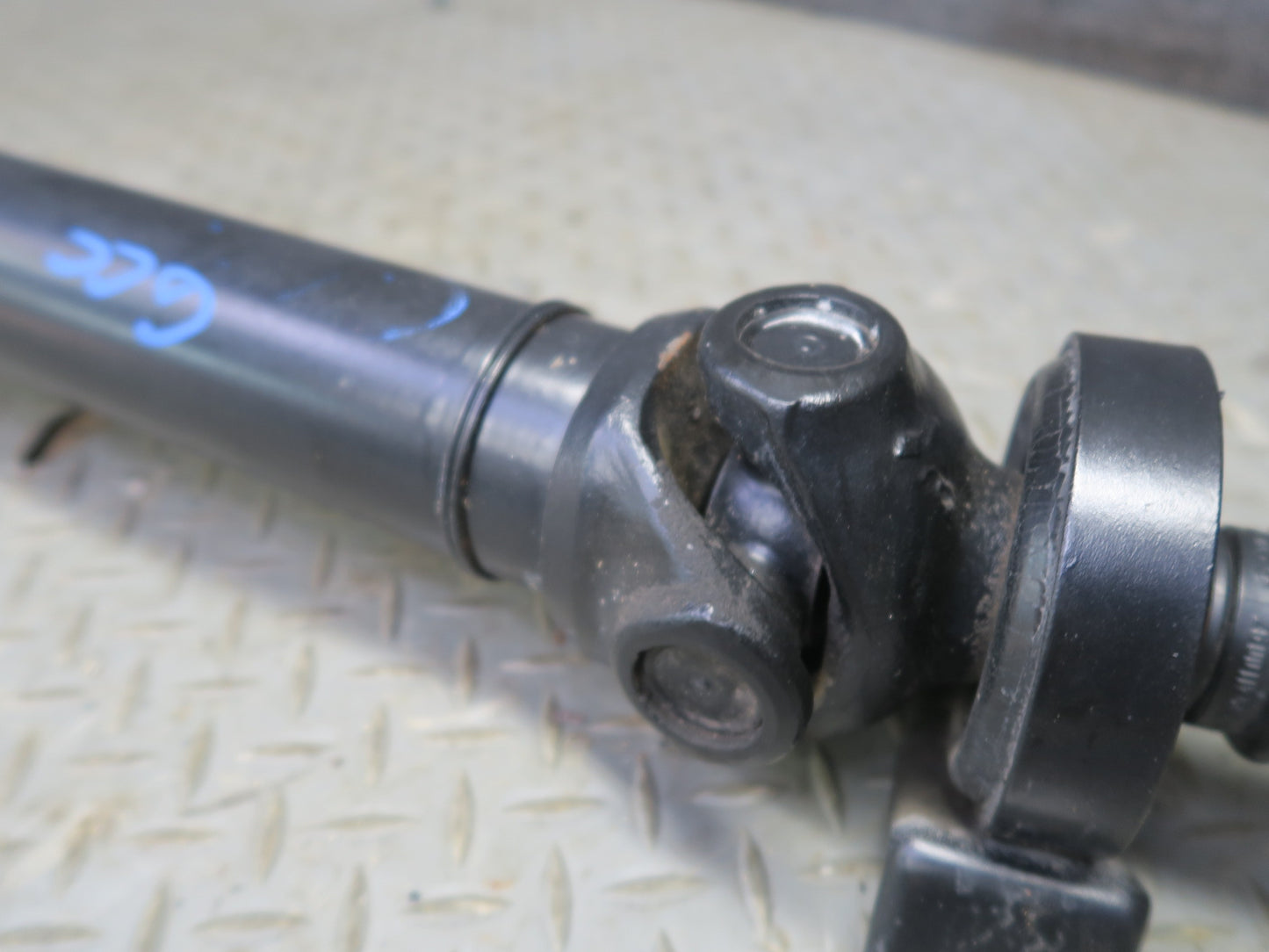 16-24 Chevrolet Camaro SS LT1 6.2L A/T Rear Drive Shaft Drievshaft 84307000 OEM