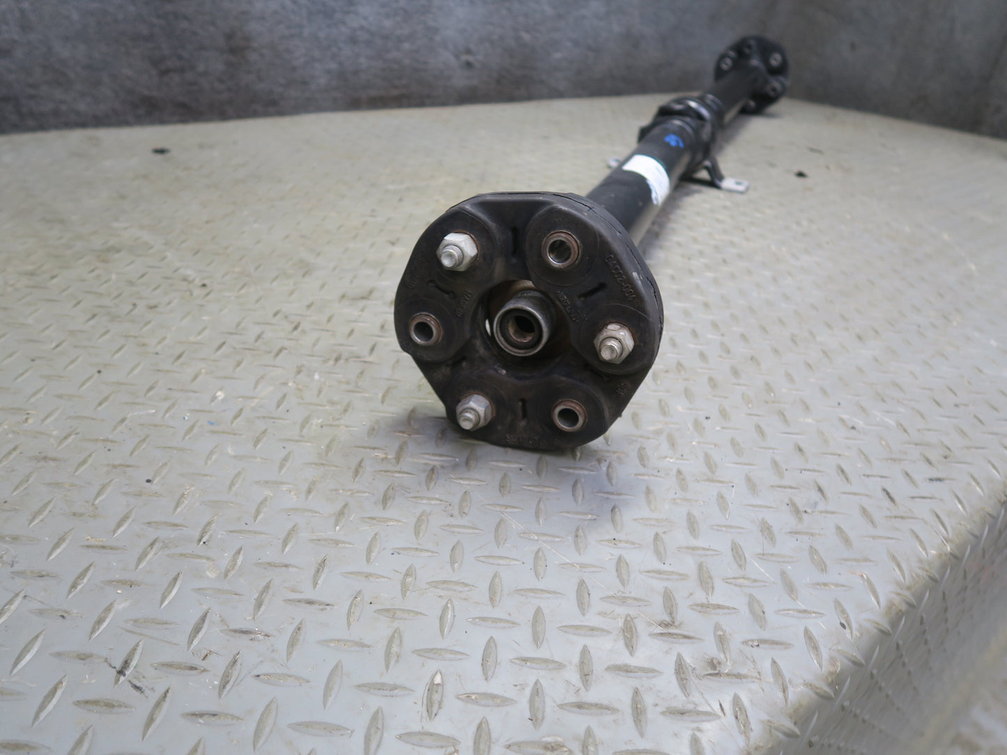 16-24 Chevrolet Camaro SS LT1 6.2L A/T Rear Drive Shaft Drievshaft 84307000 OEM