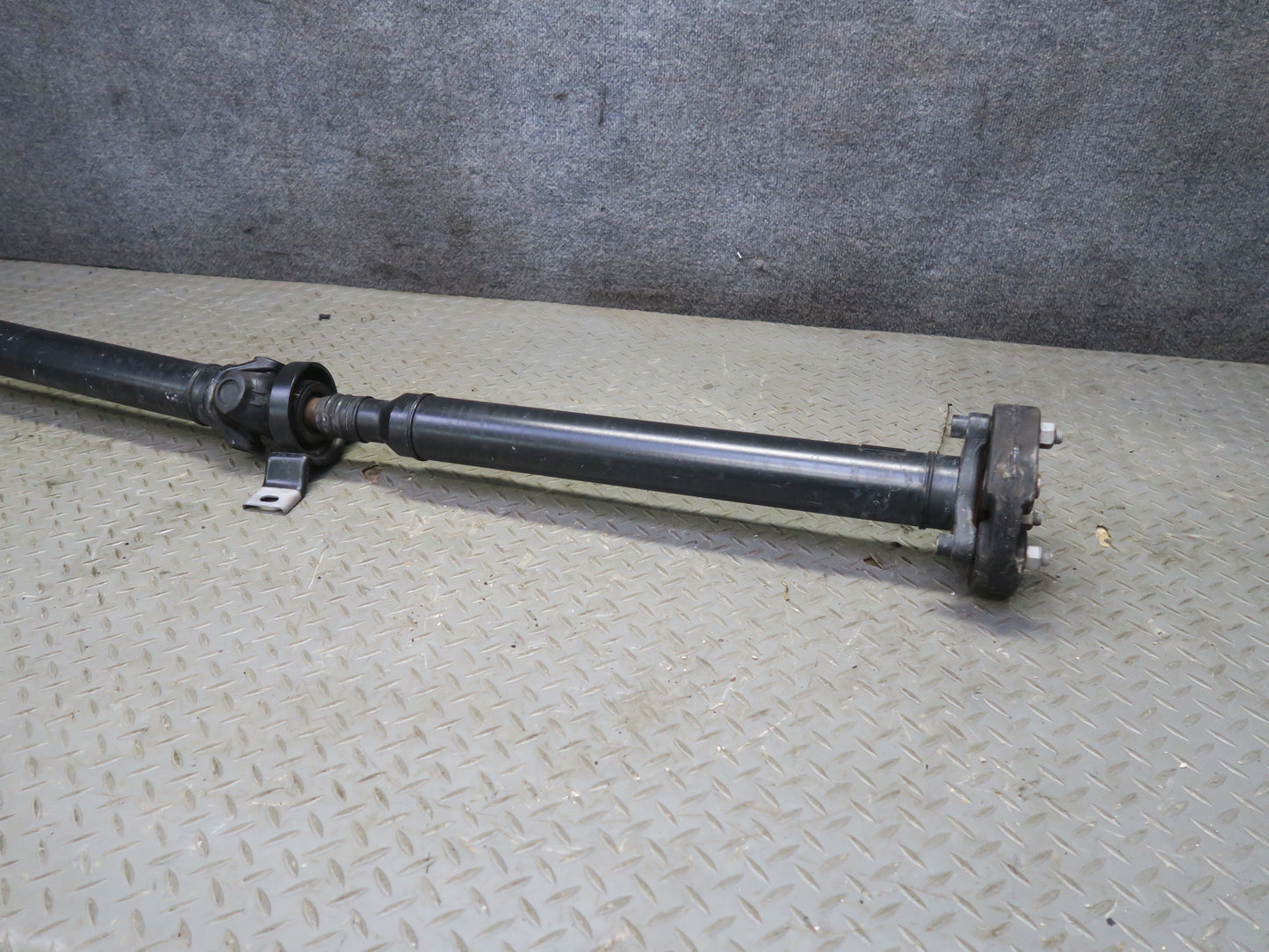16-24 Chevrolet Camaro SS LT1 6.2L A/T Rear Drive Shaft Drievshaft 84307000 OEM
