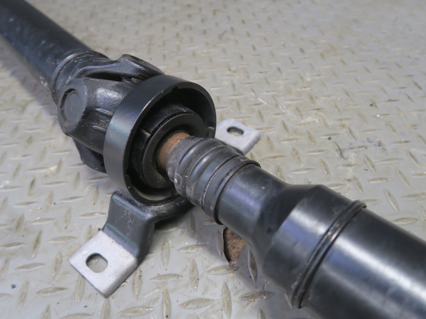 16-24 Chevrolet Camaro SS LT1 6.2L A/T Rear Drive Shaft Drievshaft 84307000 OEM