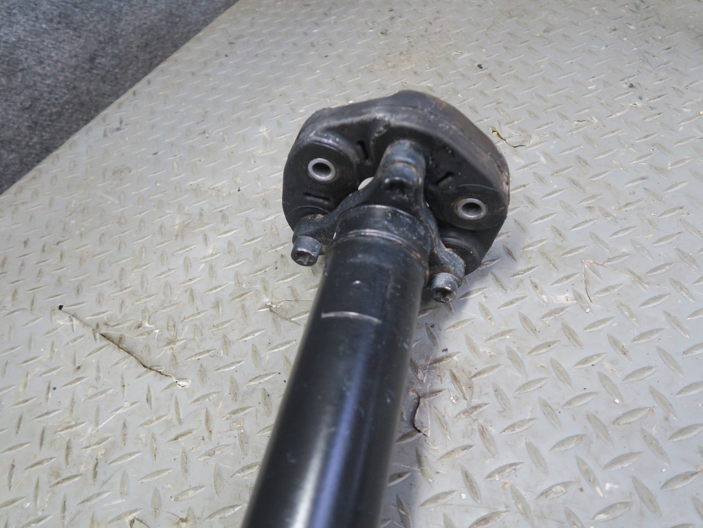 16-24 Chevrolet Camaro SS LT1 6.2L A/T Rear Drive Shaft Drievshaft 84307000 OEM