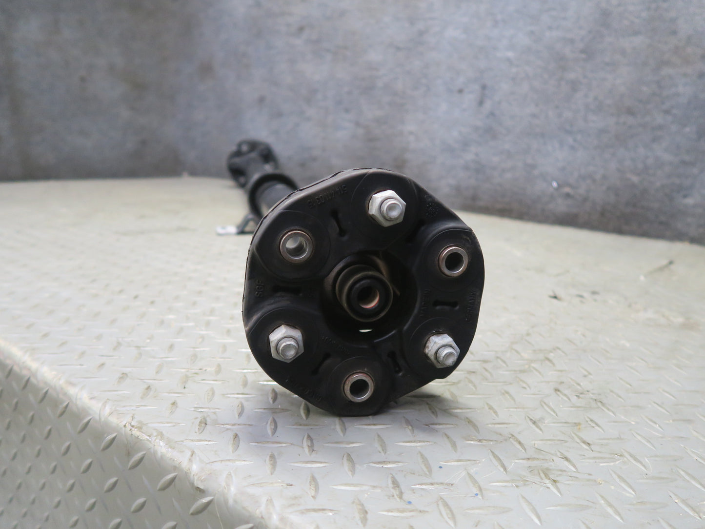 16-24 Chevrolet Camaro SS LT1 6.2L A/T Rear Drive Shaft Drievshaft 84307000 OEM
