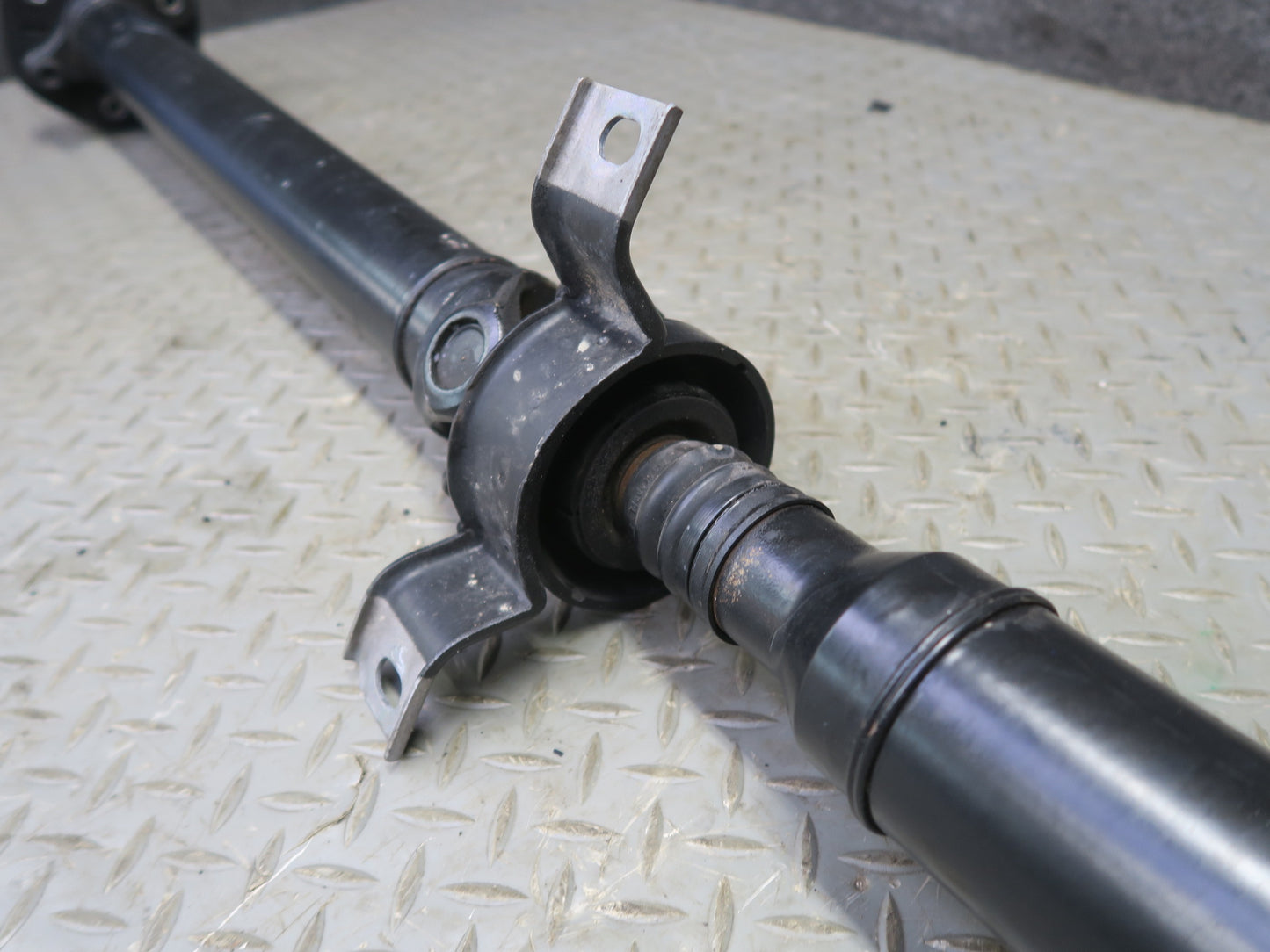 16-24 Chevrolet Camaro SS LT1 6.2L A/T Rear Drive Shaft Drievshaft 84307000 OEM