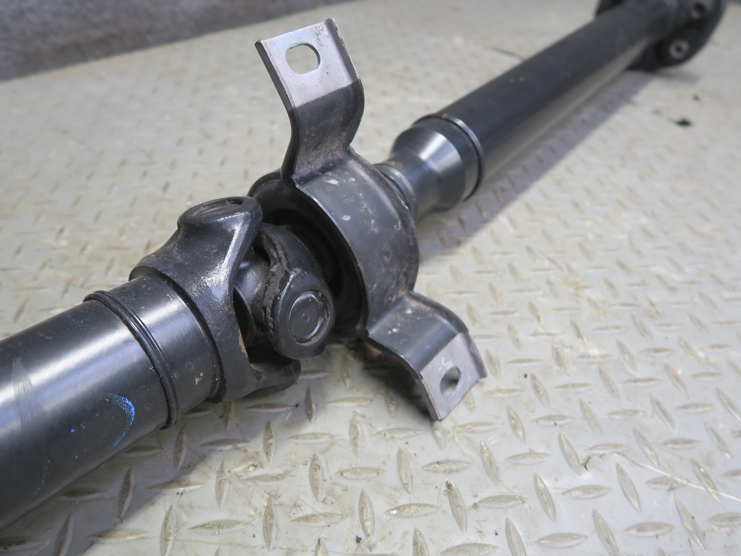 16-24 Chevrolet Camaro SS LT1 6.2L A/T Rear Drive Shaft Drievshaft 84307000 OEM