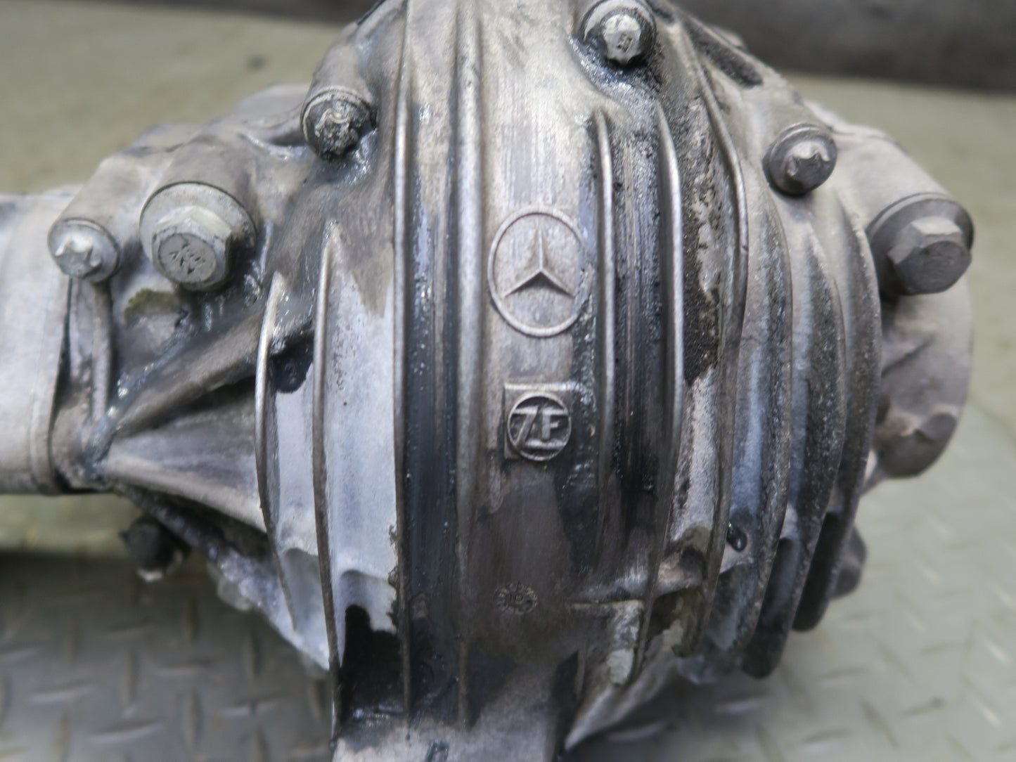 10-11 Mercedes W164 ML350 AWD Diesel Front Differential Carrier 3.45 Ratio OEM