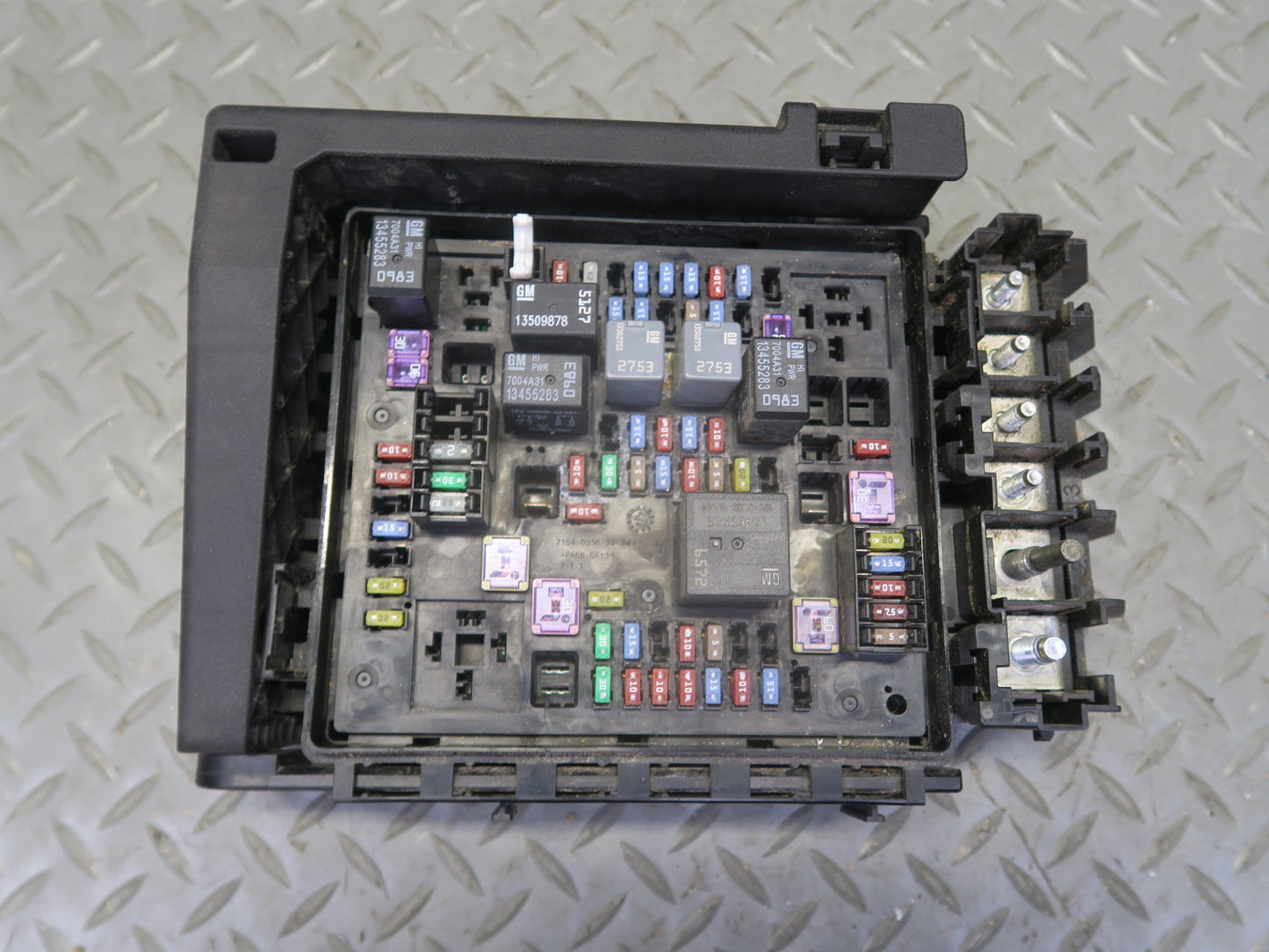 2018 Chevrolet Camaro SS 6.2L Convertible Engine Fuse Junction Relay Box OEM