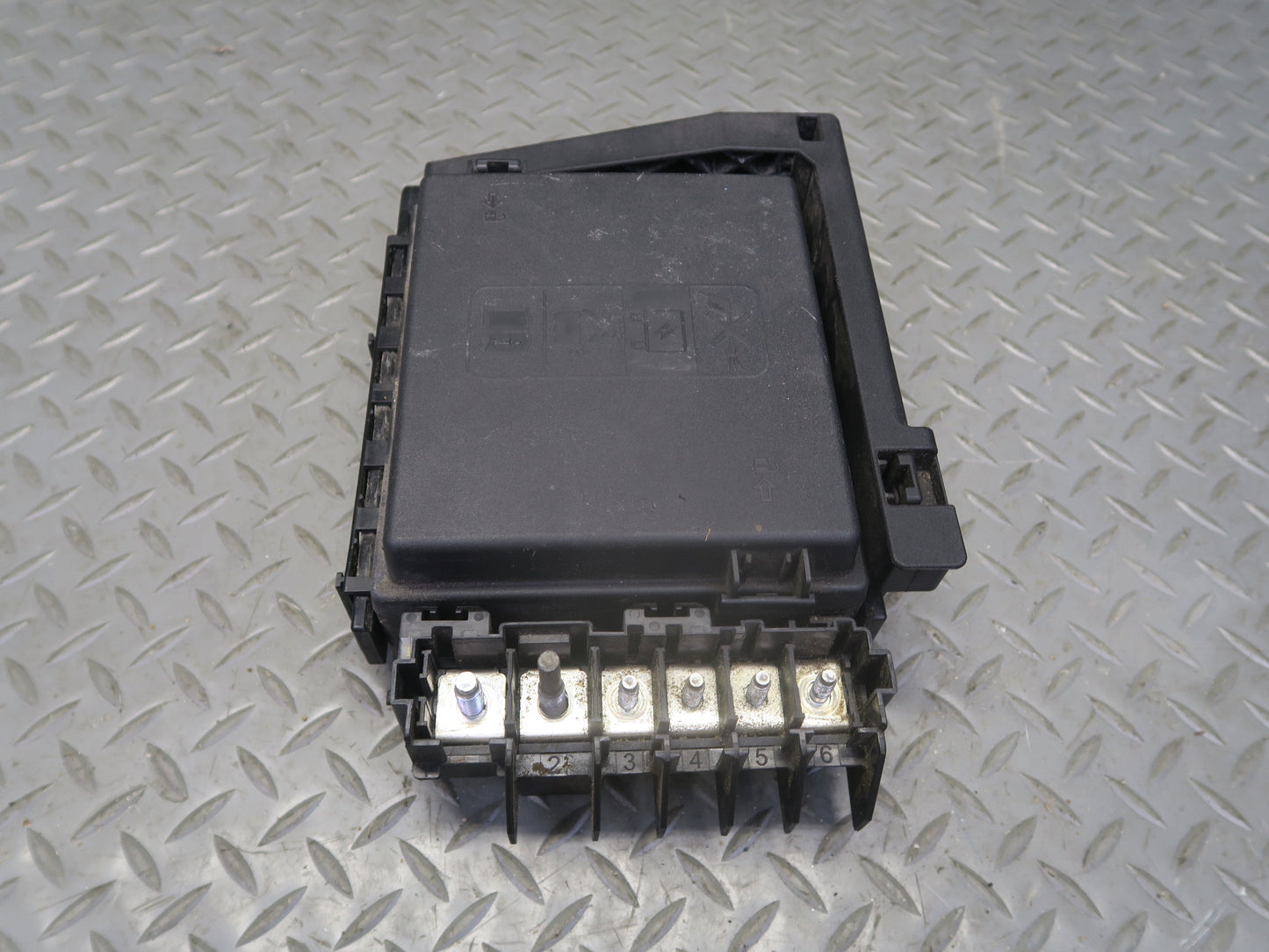 2018 Chevrolet Camaro SS 6.2L Convertible Engine Fuse Junction Relay Box OEM