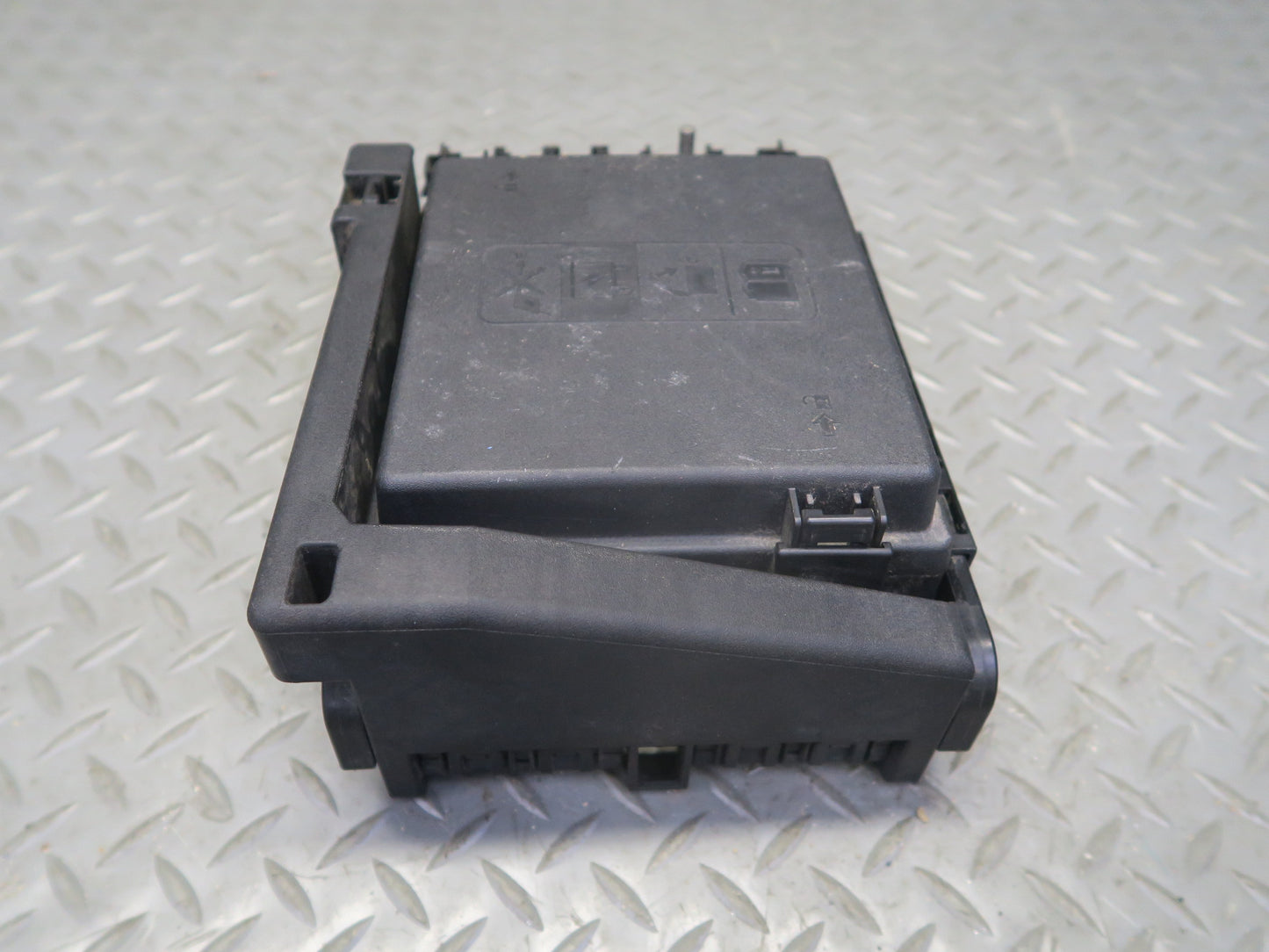 2018 Chevrolet Camaro SS 6.2L Convertible Engine Fuse Junction Relay Box OEM