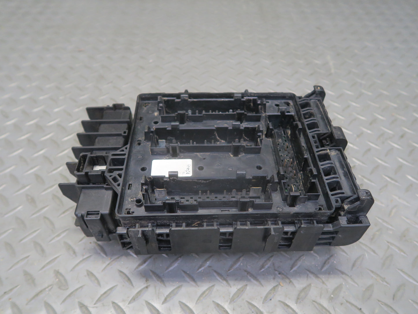 2018 Chevrolet Camaro SS 6.2L Convertible Engine Fuse Junction Relay Box OEM