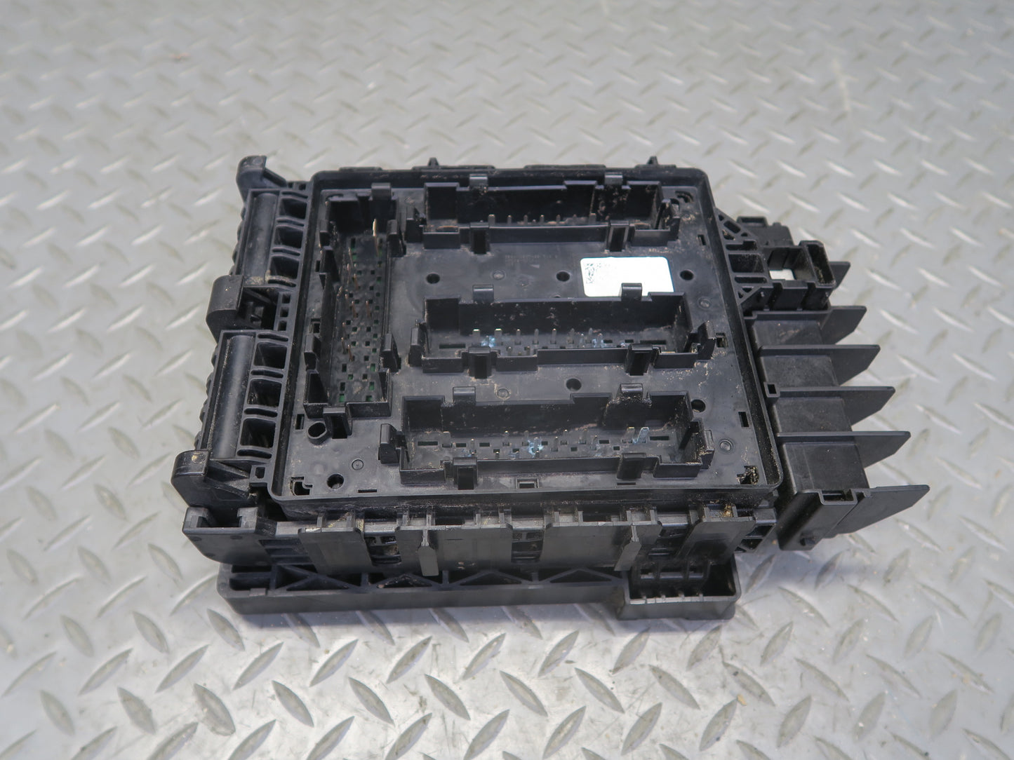 2018 Chevrolet Camaro SS 6.2L Convertible Engine Fuse Junction Relay Box OEM