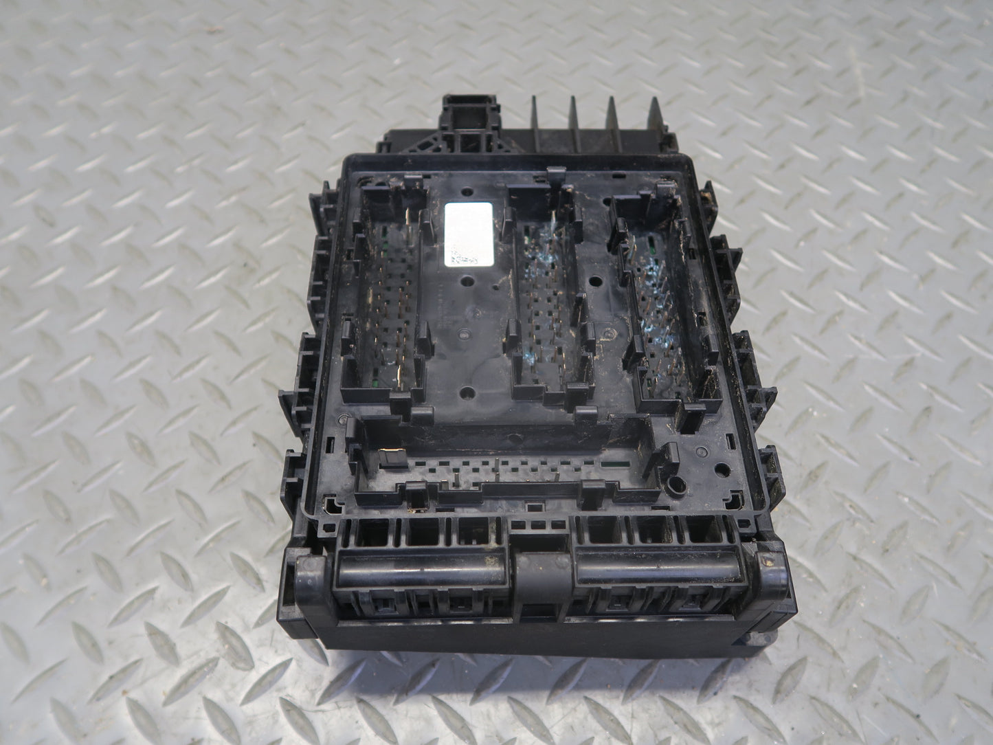 2018 Chevrolet Camaro SS 6.2L Convertible Engine Fuse Junction Relay Box OEM