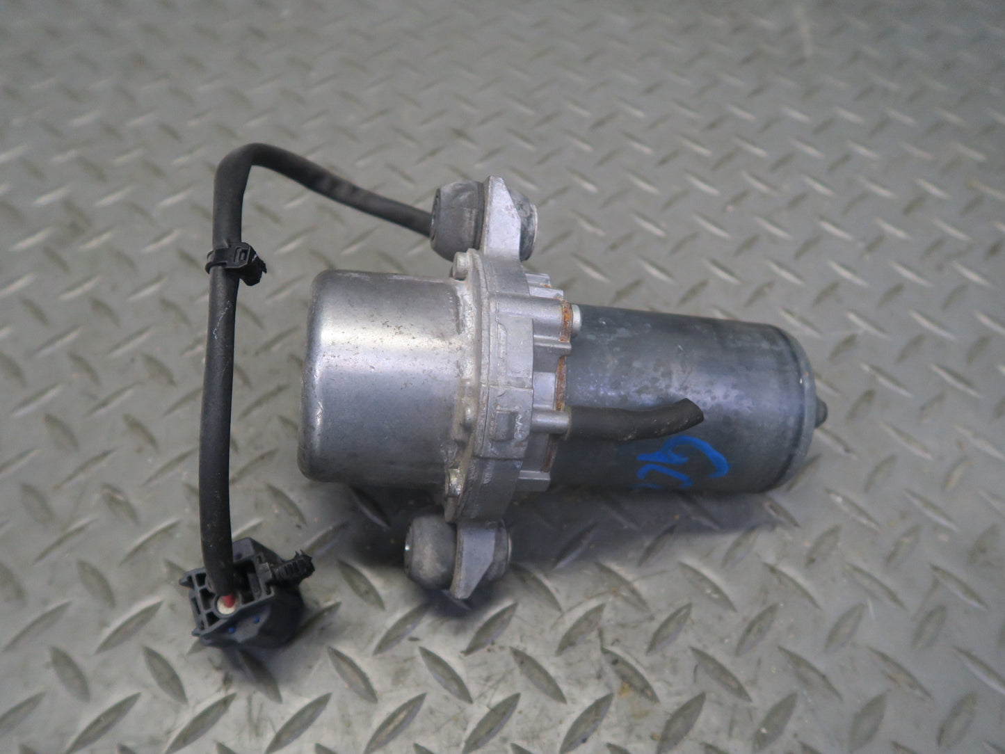 16-24 Chevrolet Camaro SS 6.2L Power Brake Booster Vacuum Pump 110K Miles OEM