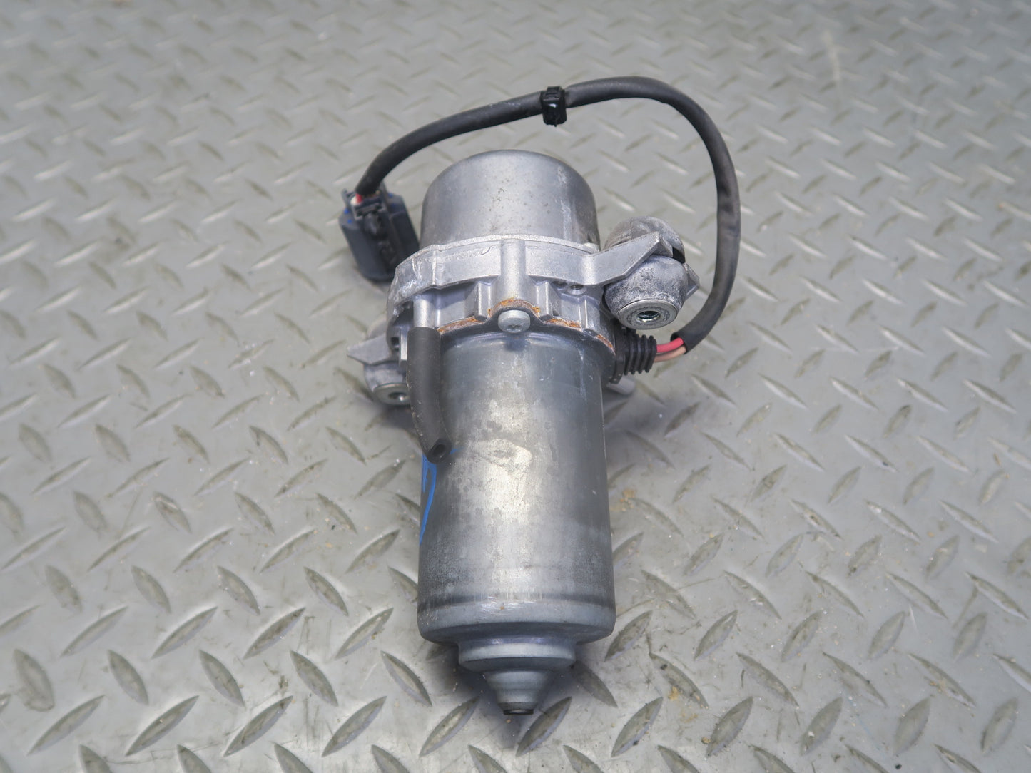 16-24 Chevrolet Camaro SS 6.2L Power Brake Booster Vacuum Pump 110K Miles OEM