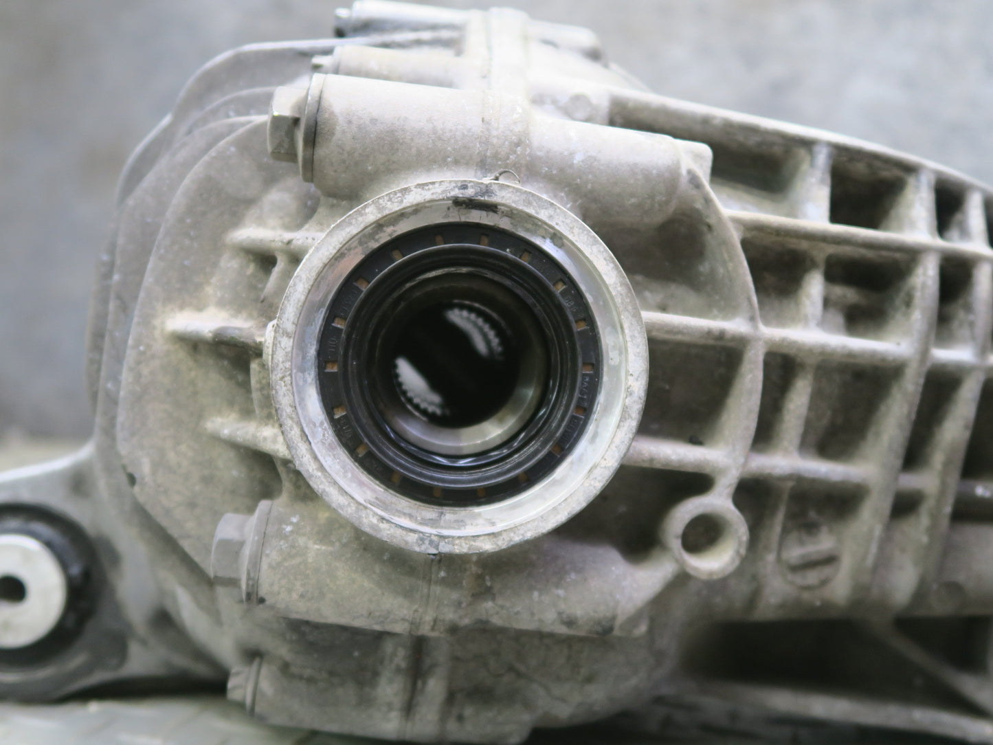 10-11 Mercedes W164 ML350 AWD Diesel Front Differential Carrier 3.45 Ratio OEM