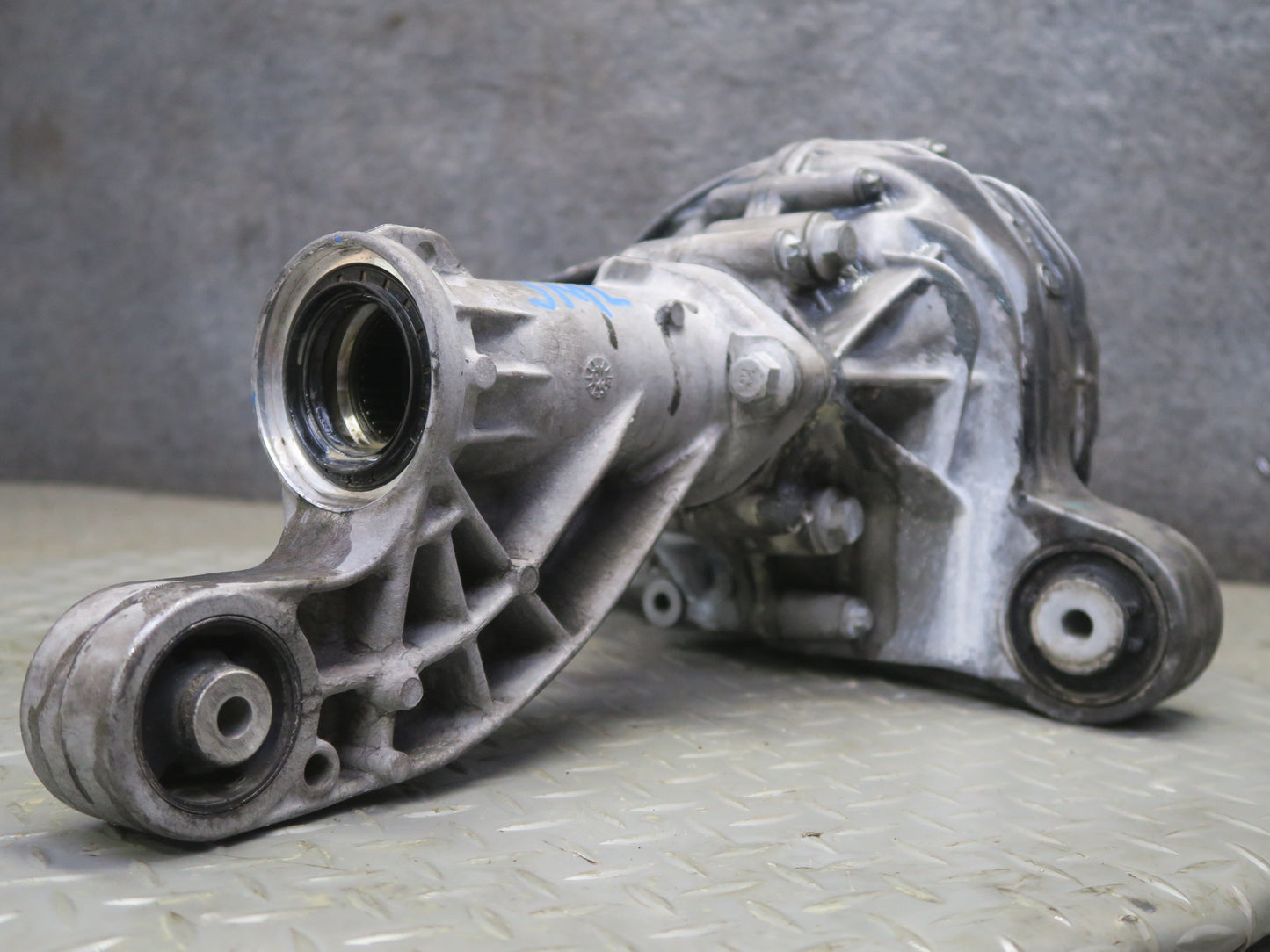 10-11 Mercedes W164 ML350 AWD Diesel Front Differential Carrier 3.45 Ratio OEM