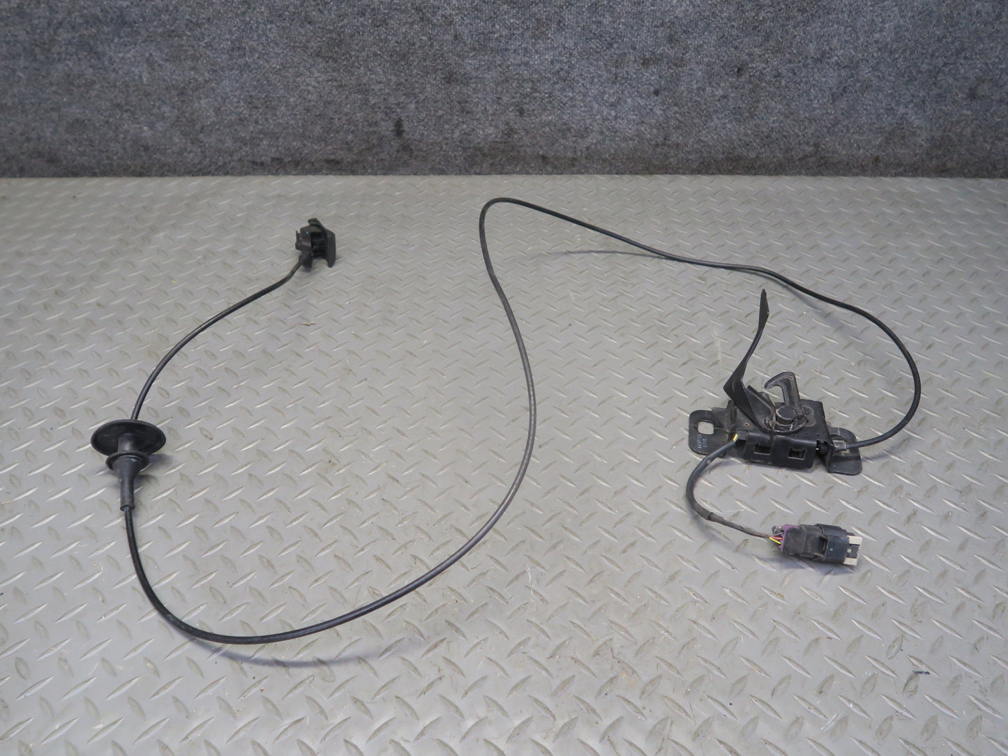 18-24 Chevrolet Camaro SS Hood Lock Latch w Release Cable & Handle OEM