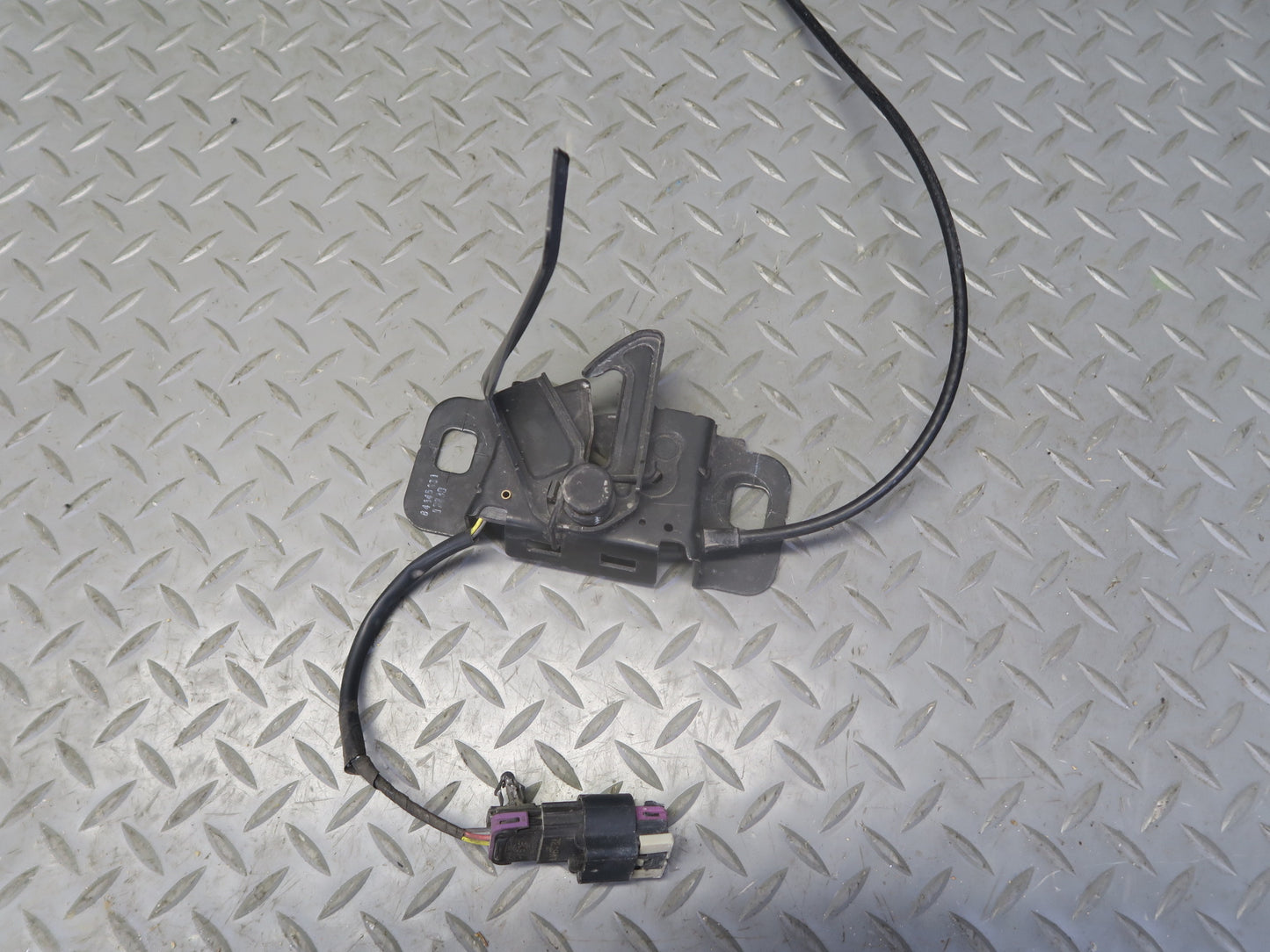 18-24 Chevrolet Camaro SS Hood Lock Latch w Release Cable & Handle OEM