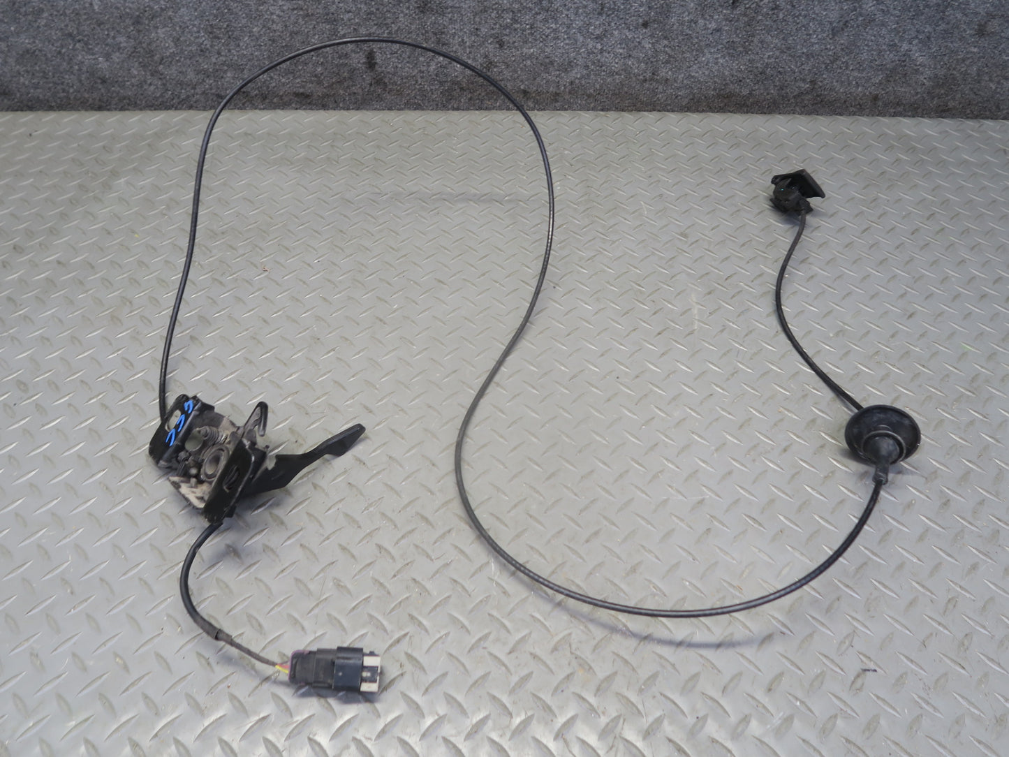 18-24 Chevrolet Camaro SS Hood Lock Latch w Release Cable & Handle OEM