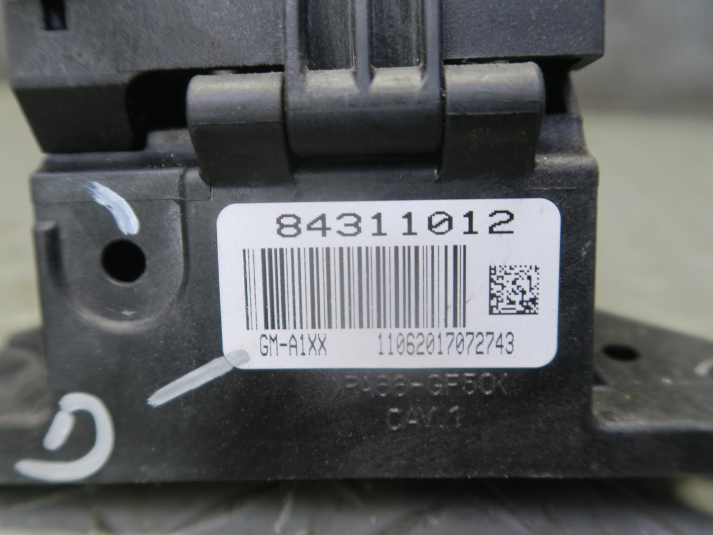 16-18 Chevrolet Camaro SS 6.2 RWD A/T Automatic Transmission Shifter w Cable OEM