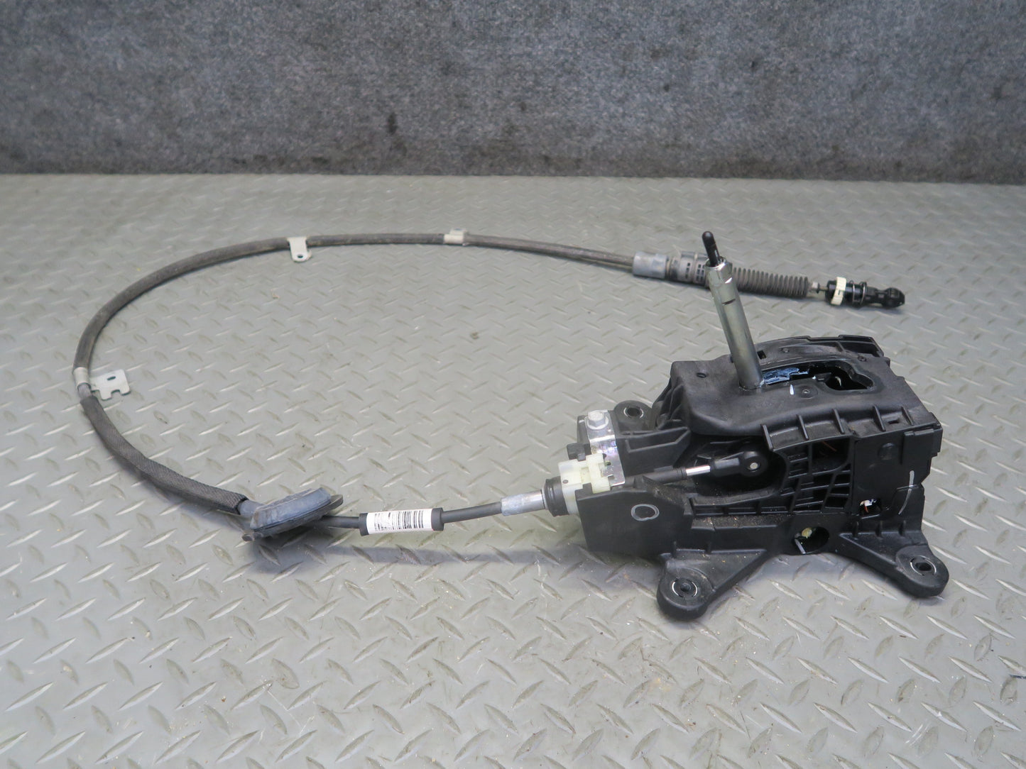 16-18 Chevrolet Camaro SS 6.2 RWD A/T Automatic Transmission Shifter w Cable OEM