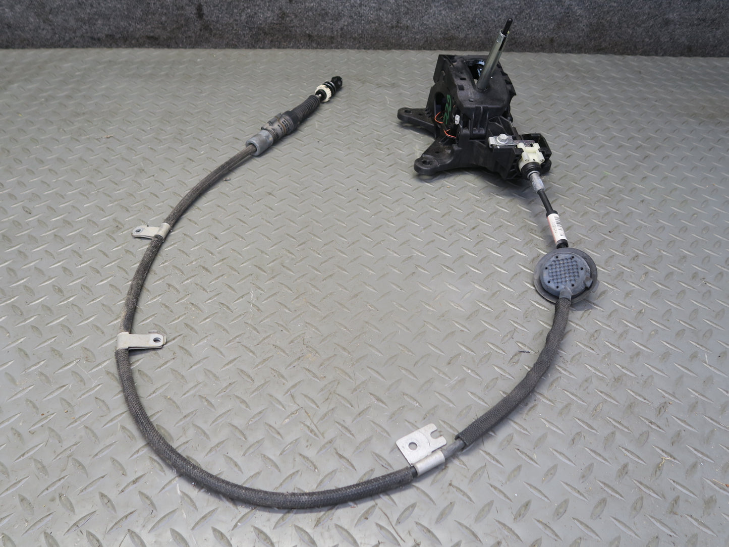 16-18 Chevrolet Camaro SS 6.2 RWD A/T Automatic Transmission Shifter w Cable OEM