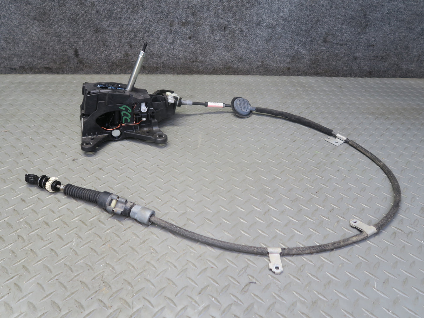 16-18 Chevrolet Camaro SS 6.2 RWD A/T Automatic Transmission Shifter w Cable OEM