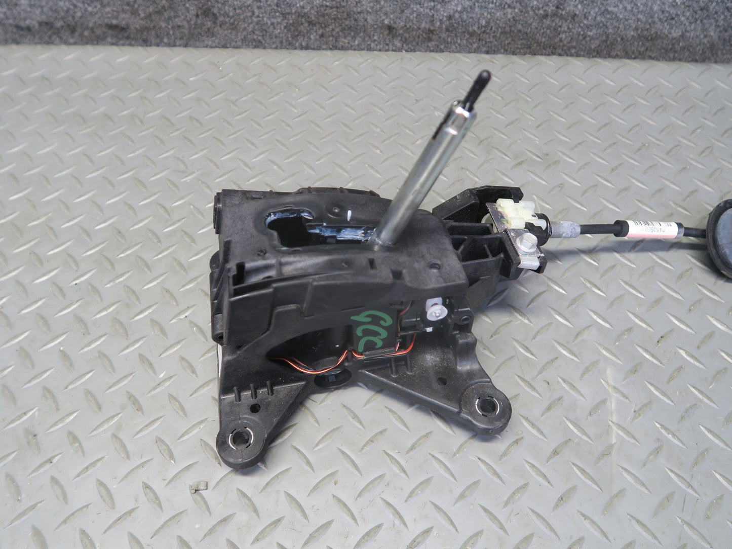 16-18 Chevrolet Camaro SS 6.2 RWD A/T Automatic Transmission Shifter w Cable OEM