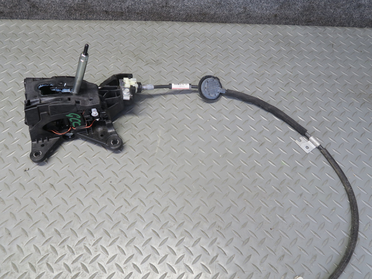16-18 Chevrolet Camaro SS 6.2 RWD A/T Automatic Transmission Shifter w Cable OEM