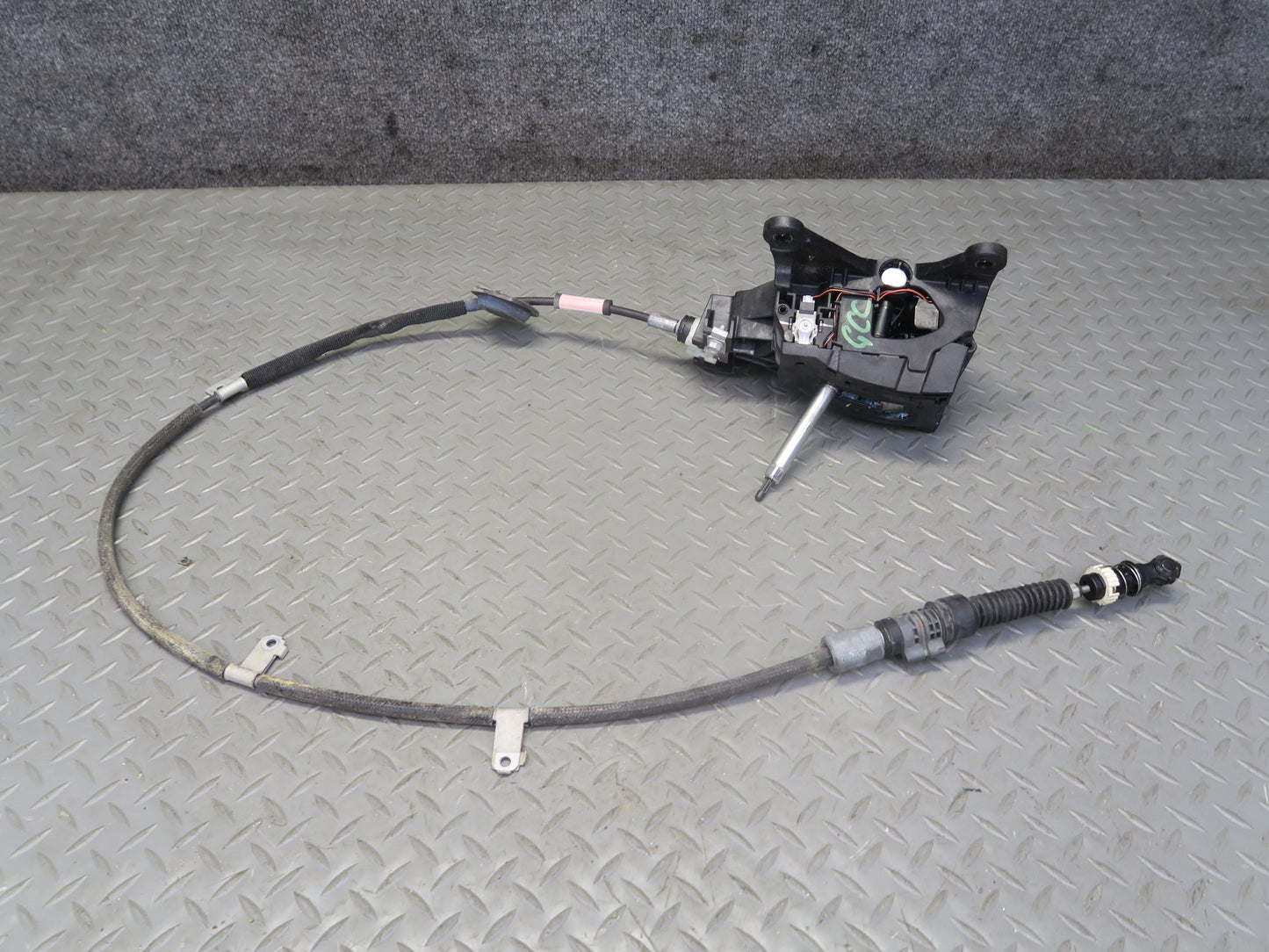 16-18 Chevrolet Camaro SS 6.2 RWD A/T Automatic Transmission Shifter w Cable OEM