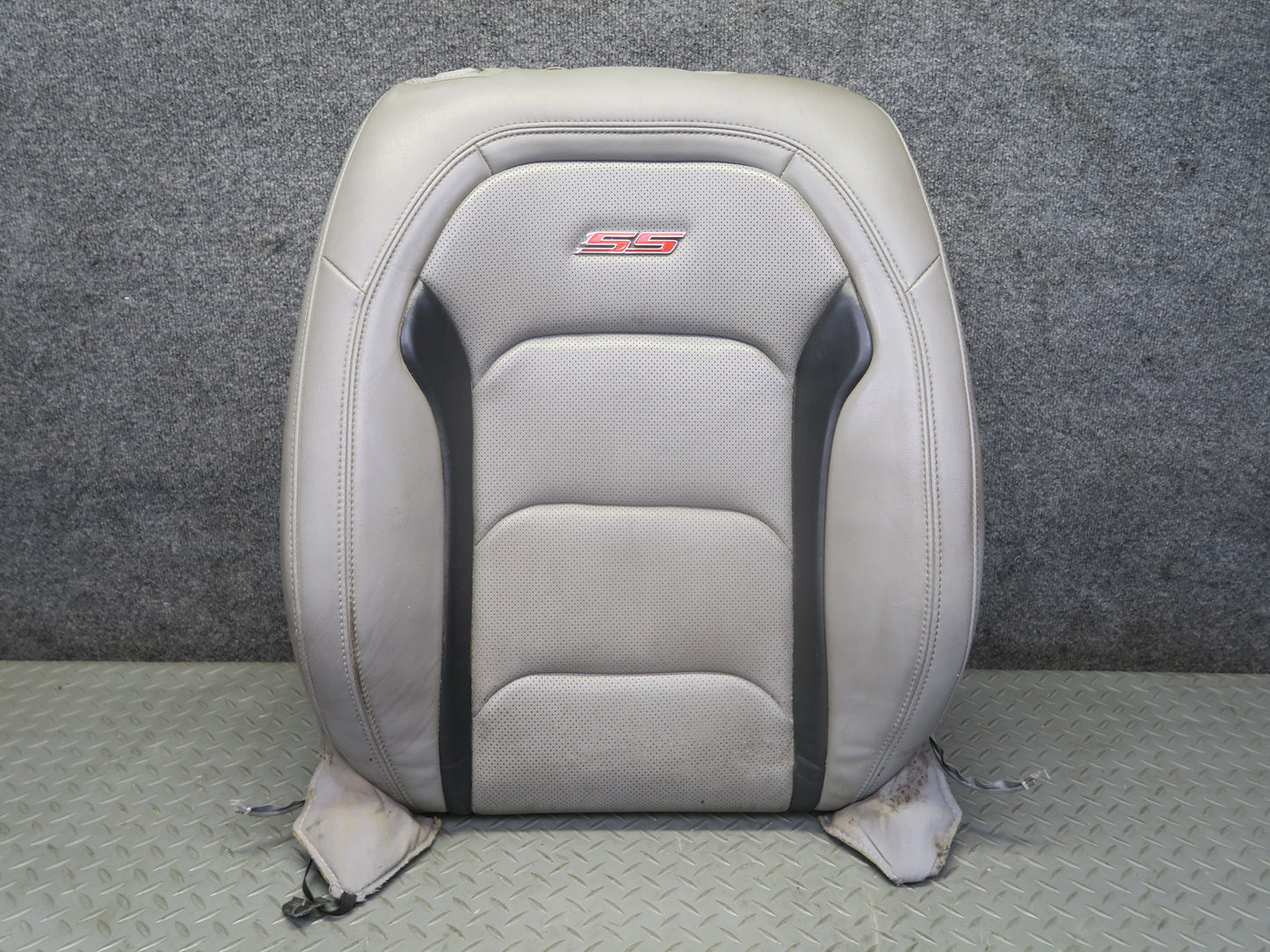 16-20 Chevrolet Camaro SS Front Right Seat Upper Leather Cushion Ash Gray OEM