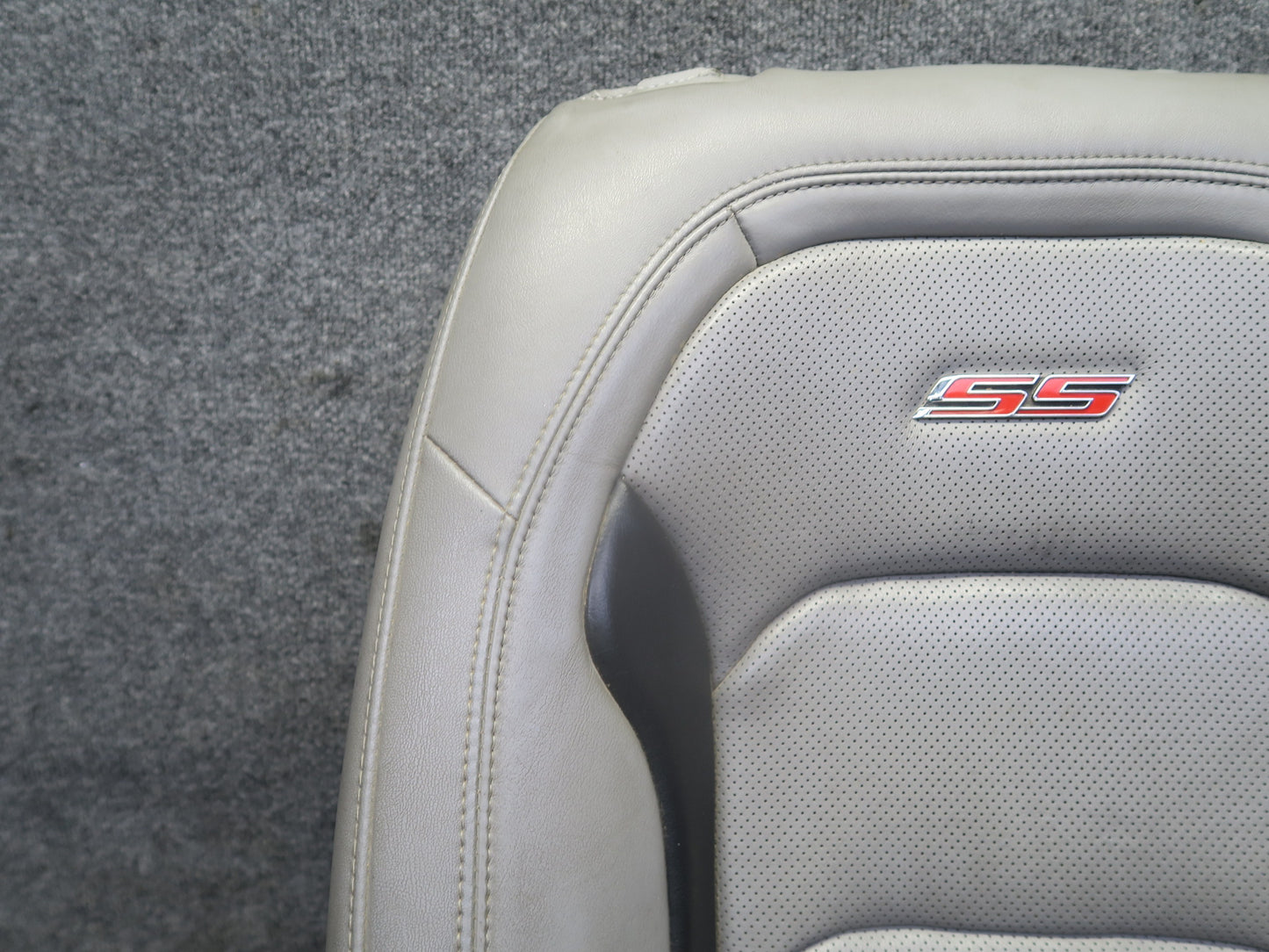 16-20 Chevrolet Camaro SS Front Right Seat Upper Leather Cushion Ash Gray OEM