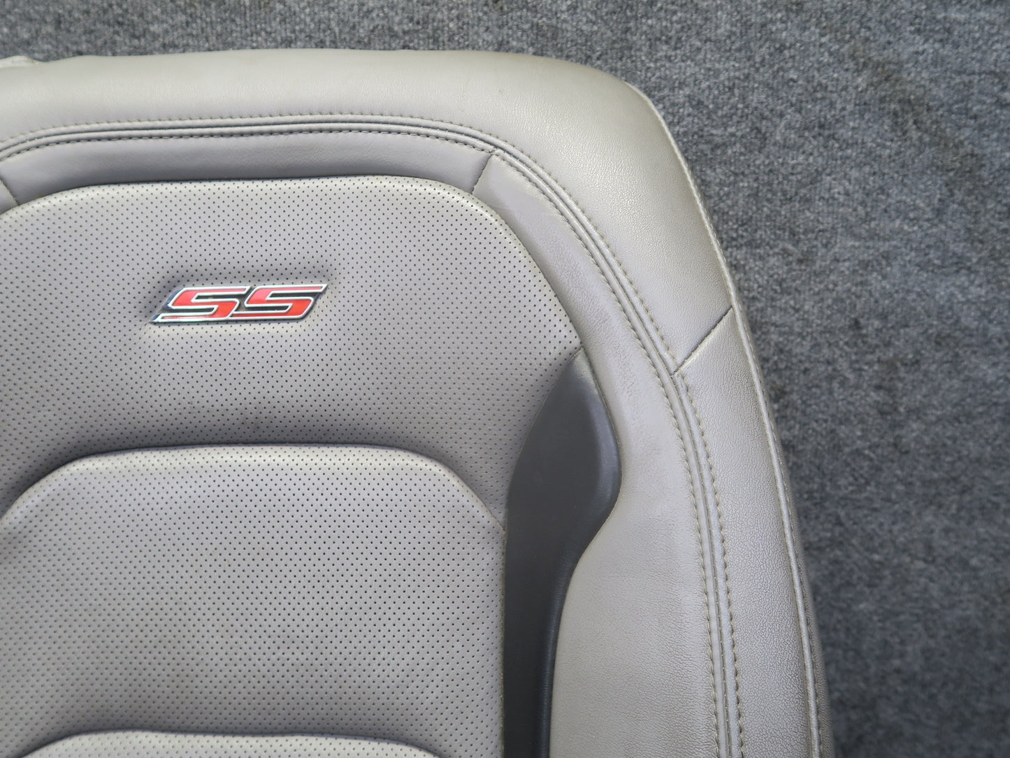 16-20 Chevrolet Camaro SS Front Right Seat Upper Leather Cushion Ash Gray OEM