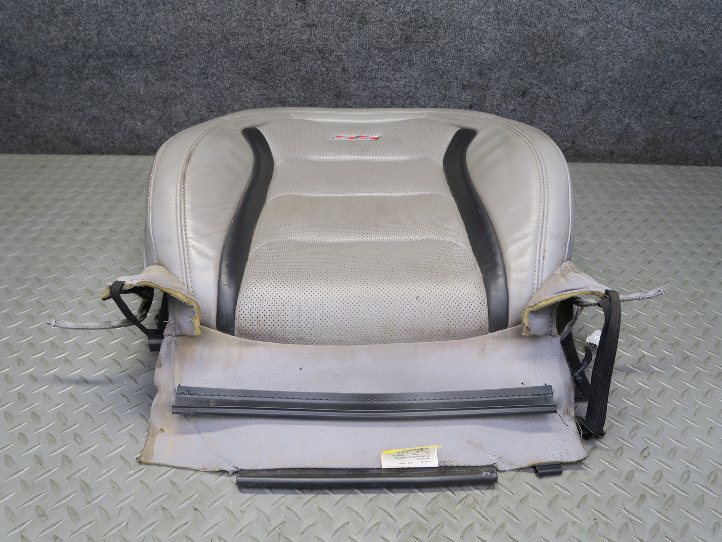 16-20 Chevrolet Camaro SS Front Right Seat Upper Leather Cushion Ash Gray OEM