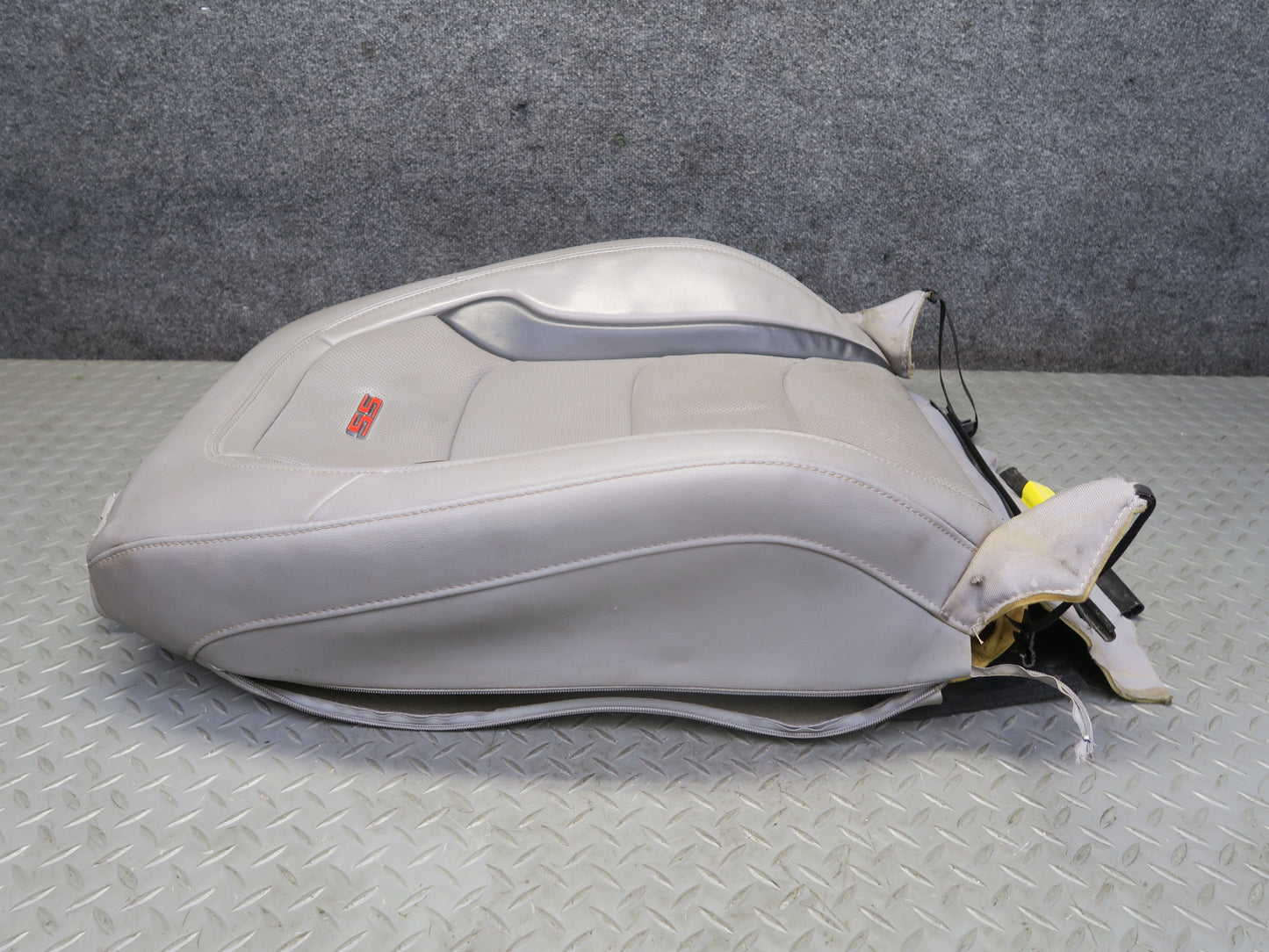 16-20 Chevrolet Camaro SS Front Right Seat Upper Leather Cushion Ash Gray OEM