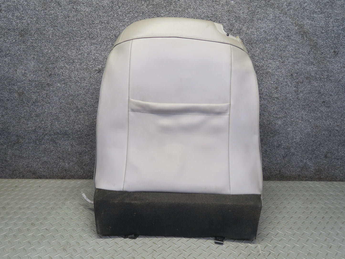 16-20 Chevrolet Camaro SS Front Right Seat Upper Leather Cushion Ash Gray OEM
