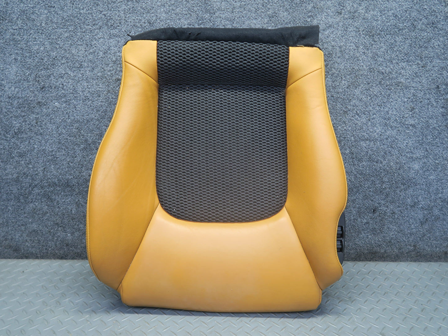 04-05 Nissan 350Z Z33 Convertible Front Right Seat Lower Leather Cushion 34K OEM