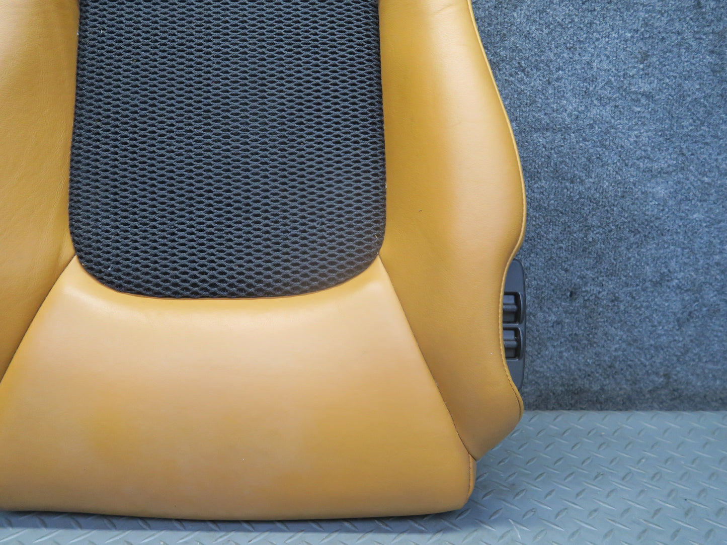 04-05 Nissan 350Z Z33 Convertible Front Right Seat Lower Leather Cushion 34K OEM
