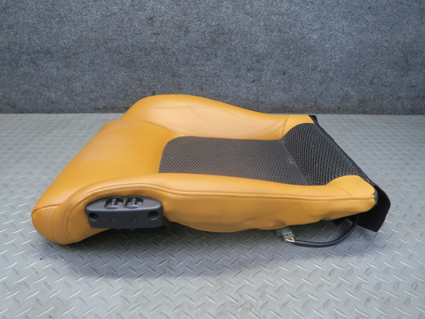 04-05 Nissan 350Z Z33 Convertible Front Right Seat Lower Leather Cushion 34K OEM