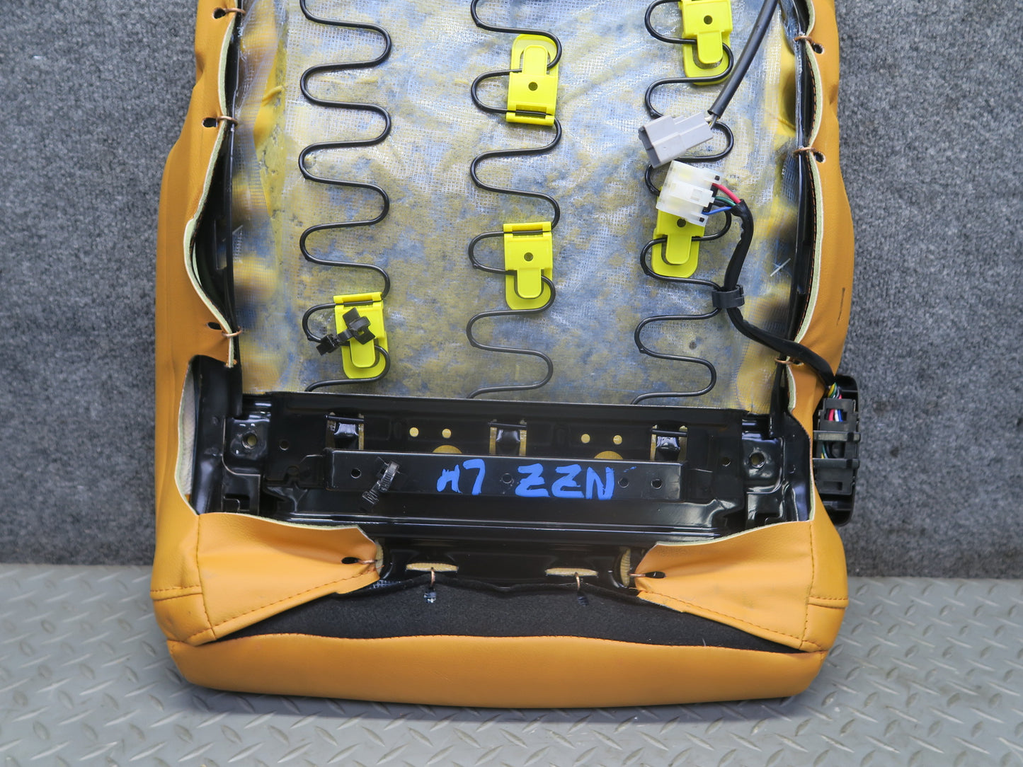 04-05 Nissan 350Z Z33 Convertible Front Left Seat Lower Leather Cushion 34K OEM