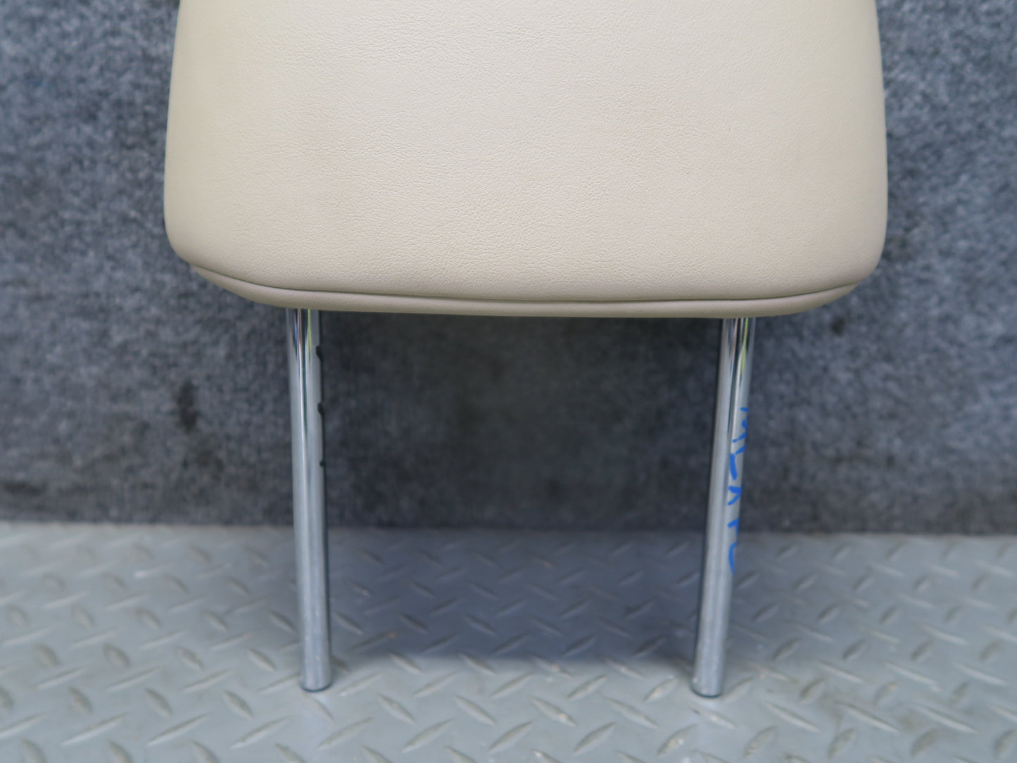 2008-2011 Lexus URJ201L LX570 Front Left Driver Side Leather Headrest