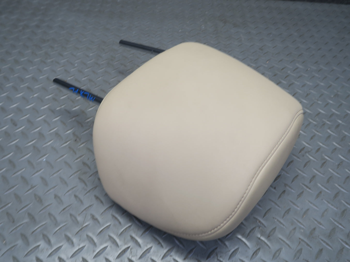 2008-2011 Lexus URJ201L LX570 Front Left Driver Side Leather Headrest