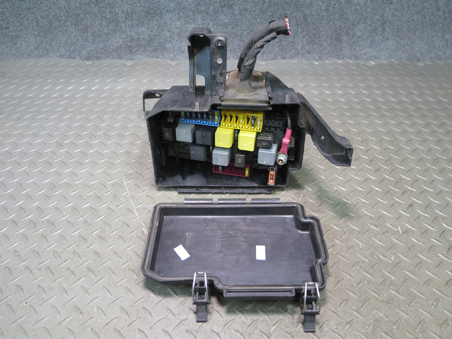 2017-2019 Mercedes X166 GLS450 Engine Bay Junction Fuse Relay Box