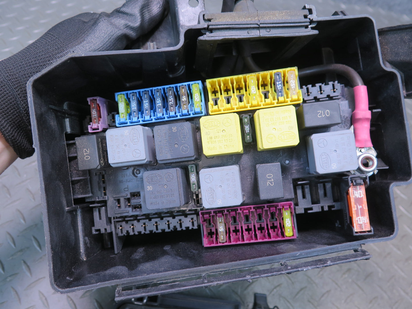 2017-2019 Mercedes X166 GLS450 Engine Bay Junction Fuse Relay Box